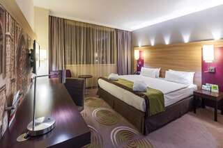 Отель Holiday Inn - Kyiv Киев Люкс с видом на город-1