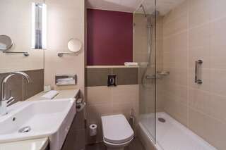 Отель Holiday Inn - Kyiv Киев Стандартный номер с кроватью размера "king-size"-10