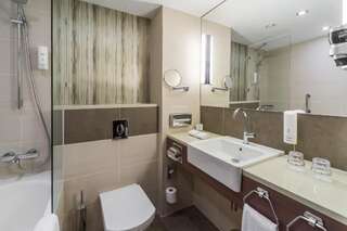 Отель Holiday Inn - Kyiv Киев Стандартный номер с кроватью размера "king-size"-11